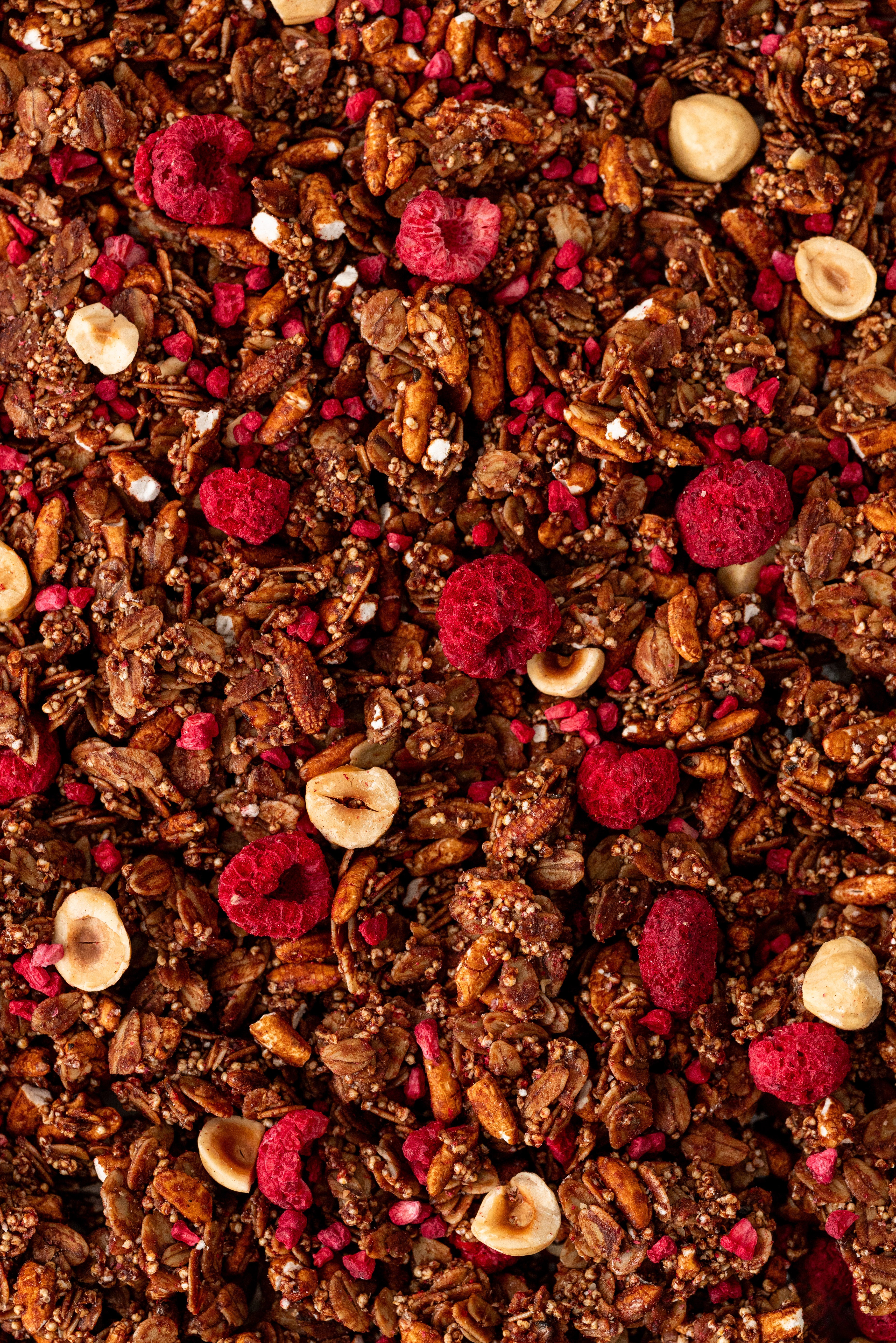 Málna–törökmogyoró granola